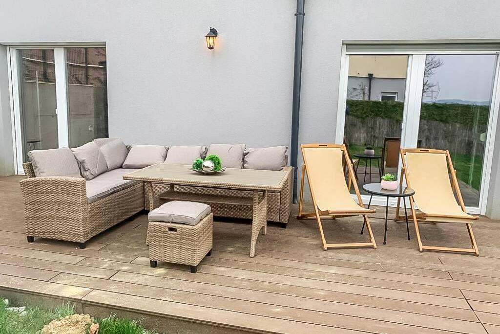 Apartmán Gaestetraum Mit Wunderschoenem Ausblick Und Garten Muhldorf Bei Feldbach Exteriér fotografie